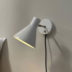 Dyberg Larsen Sleep wall lamp, putty white, ⌀ 15 cm, steel